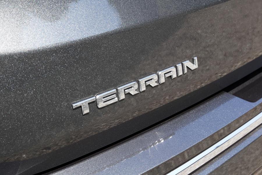 Логотип GMC Terrain Denali 2017 года  (фото 10 из 41)